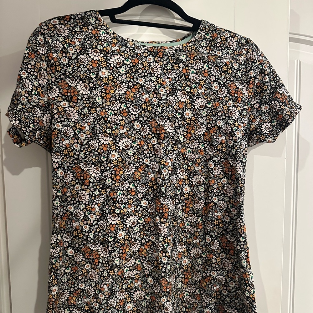 Coft & Borrow Women’s Floral Tee Size Medium
